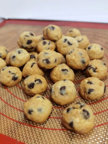 Almond Choc Chip Cookie